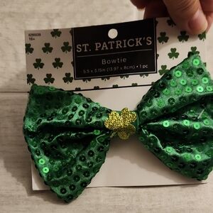 🐻 St. Patrick Green Sequin Bowtie with Gold Shamrock
